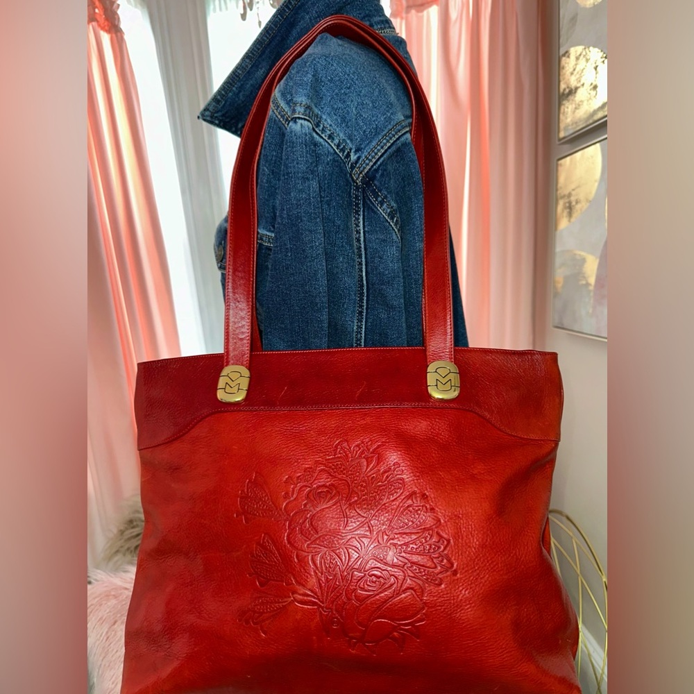 RARE VINTAGE MARINO ORLANDI STUNNING RED EMBOSSED LEATHER TOTE. Made In Italy.